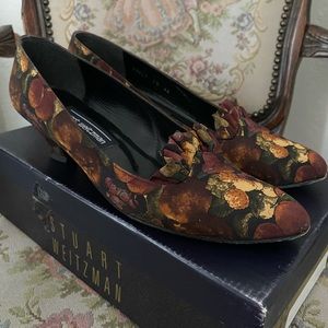 Stunning Vintage Stuart Weitzman kitten heels!! Made in Spain.